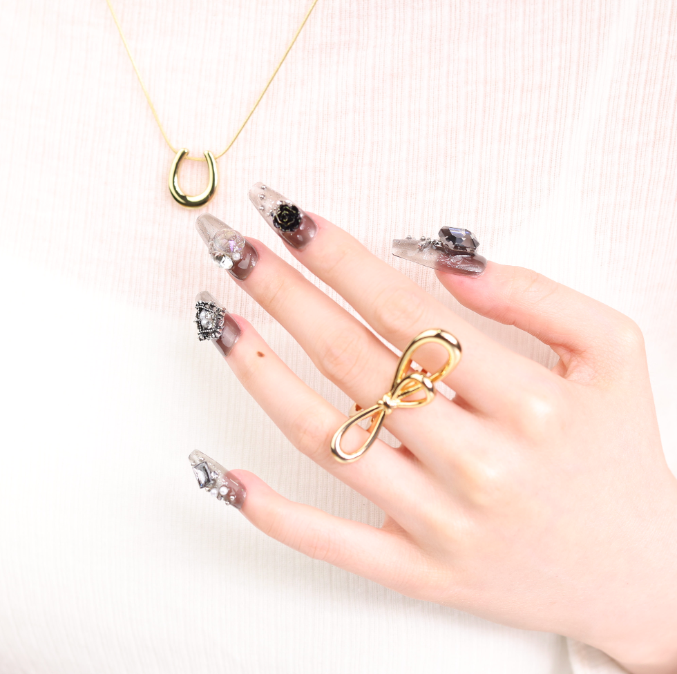 Black Rose – Elegant Press-On Nails